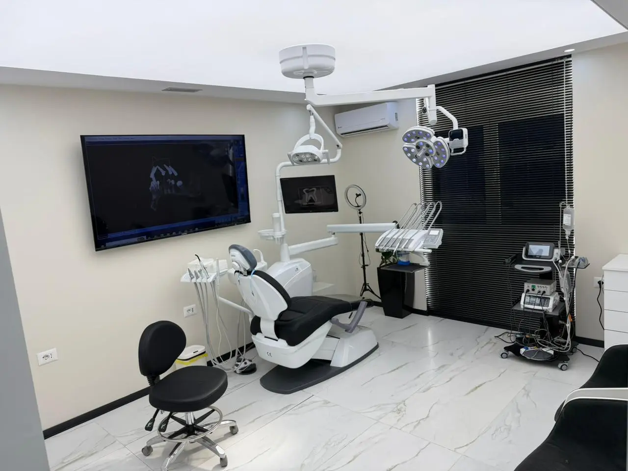 La sala di trattamento di Loka Dental Clinic