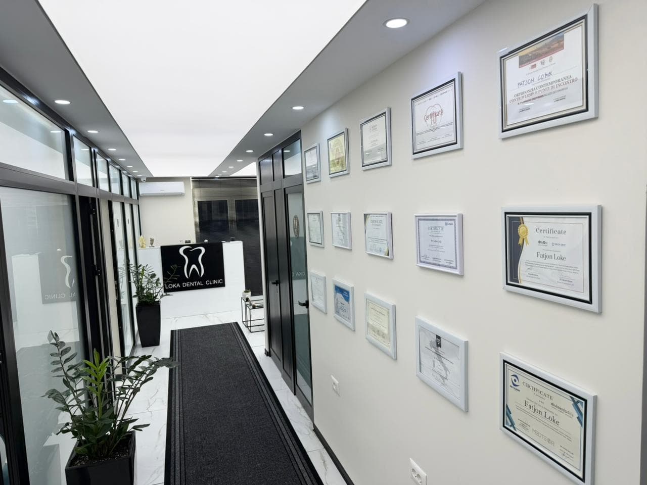 Reception e qualifiche professionali della Loka Dental Clinic