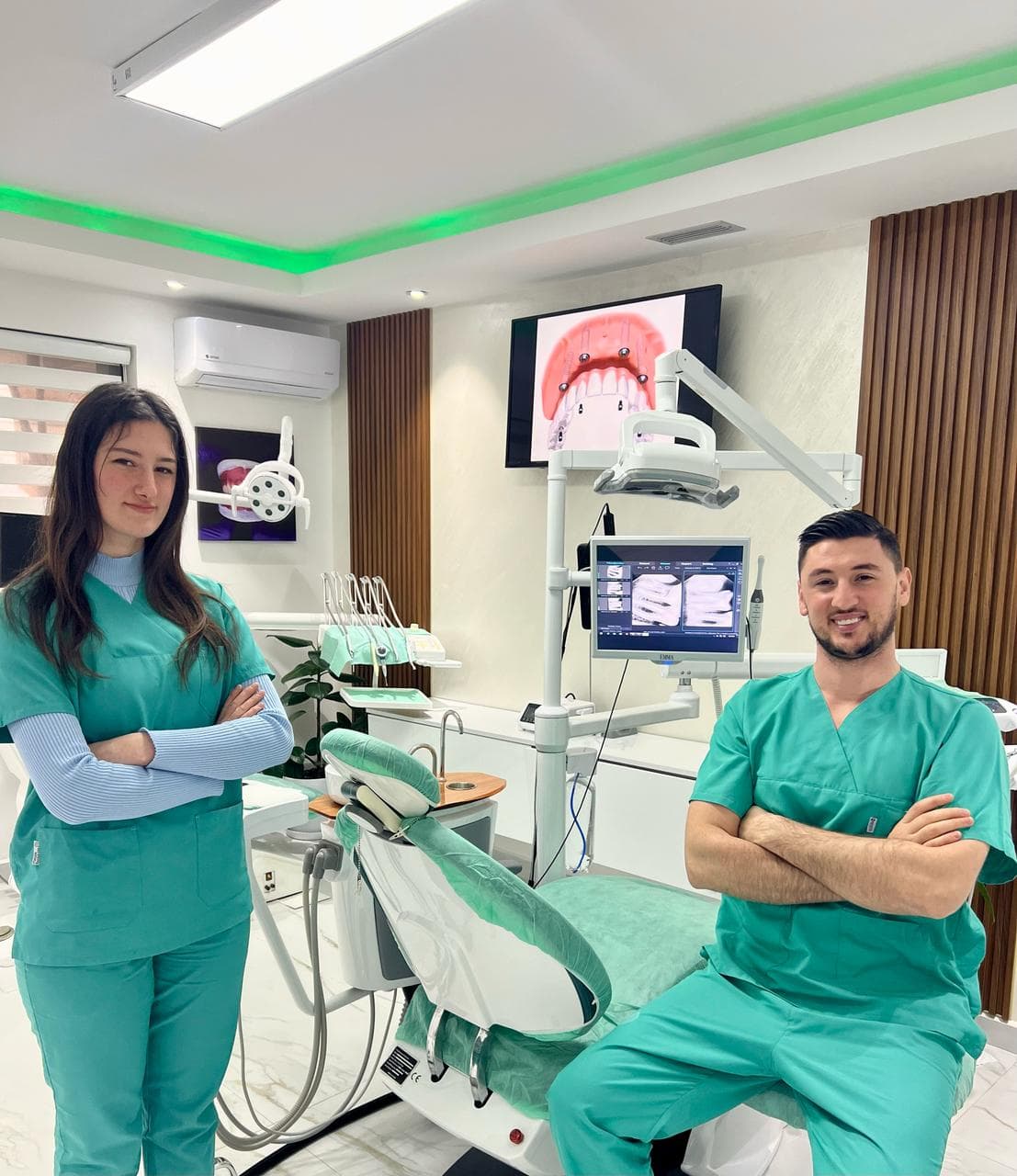 Il team Loka Dental nella sala odontoiatrica